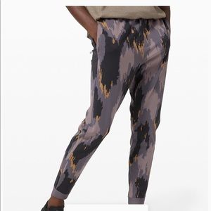 Lululemon men’s jogger, size LG. New w tags.